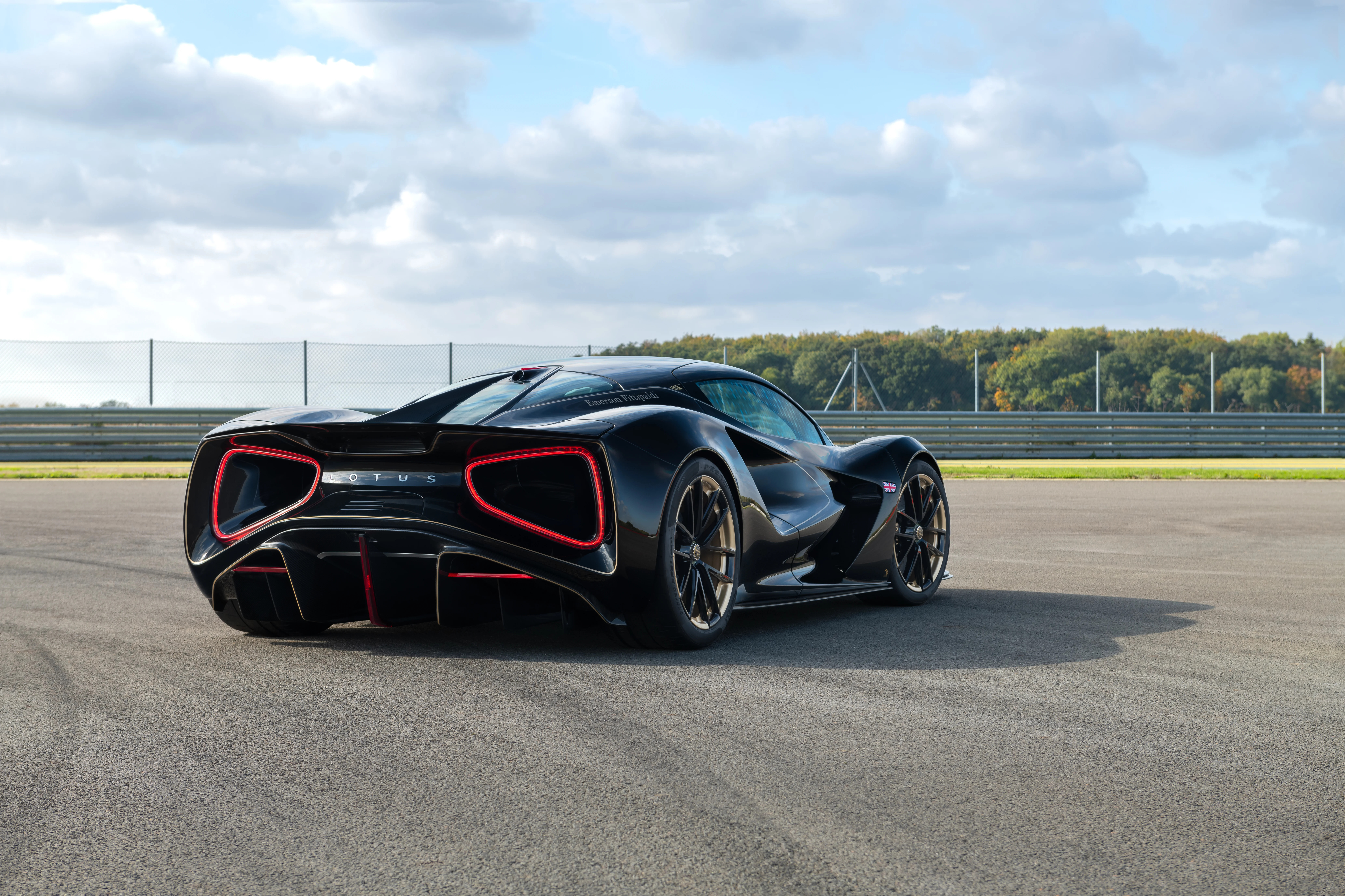 emerson_fittipaldi_with_special_edition_evija_hypercar2