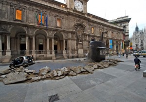 Submarine emerges in Milan Street