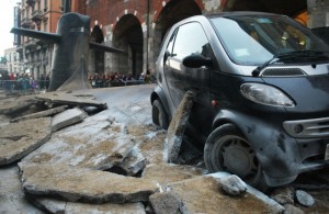 Submarine emerges in Milan Street